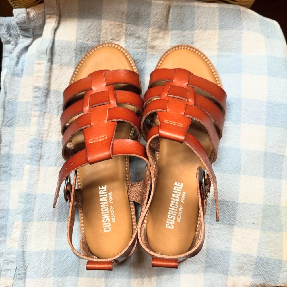 Cushionaire Sandals 
Size: 7
Barely worn 
Smoke free home